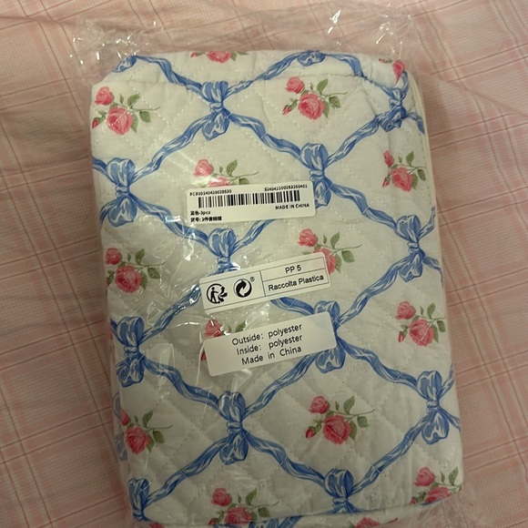 3 piece matching makeup/ toiletries set - Picture 11 of 11